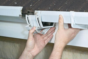 Read more about the article When to DIY and When to Call the Pros: Your Gutter Repair Dilemma Solved